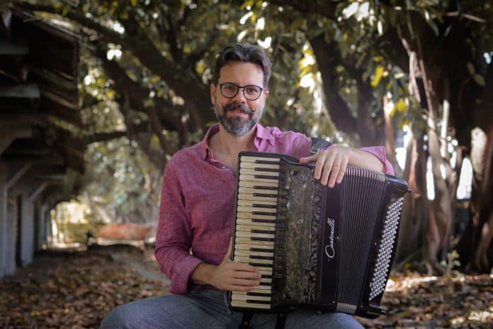Guilherme Ribeiro lança álbum ‘Bodoque Requer Traquejo’