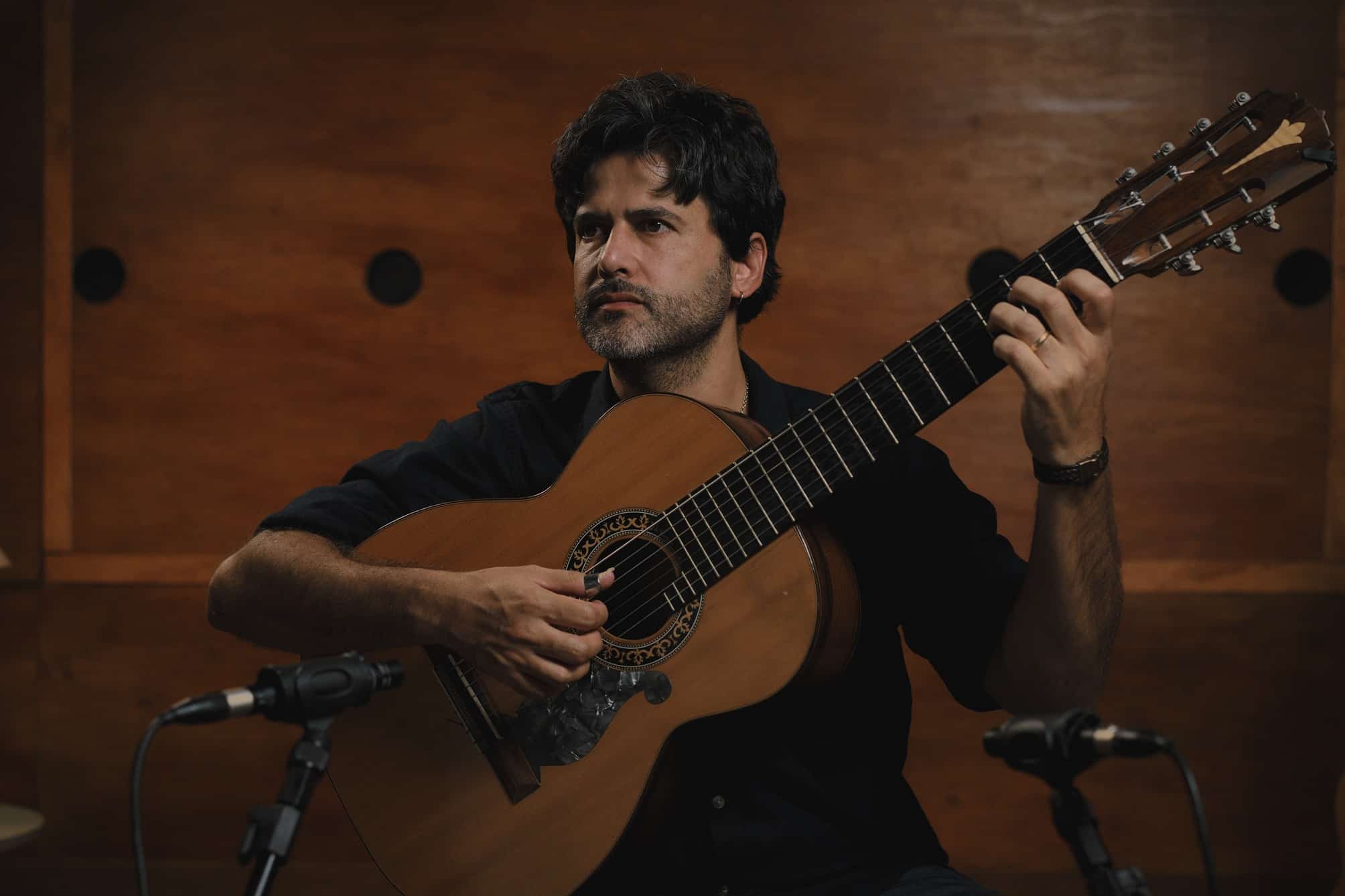 revistaprosaversoearte.com - M&uacute;sica instrumental: viol&atilde;o de 7 cordas &eacute; o foco do novo projeto de Guilherme Lamas
