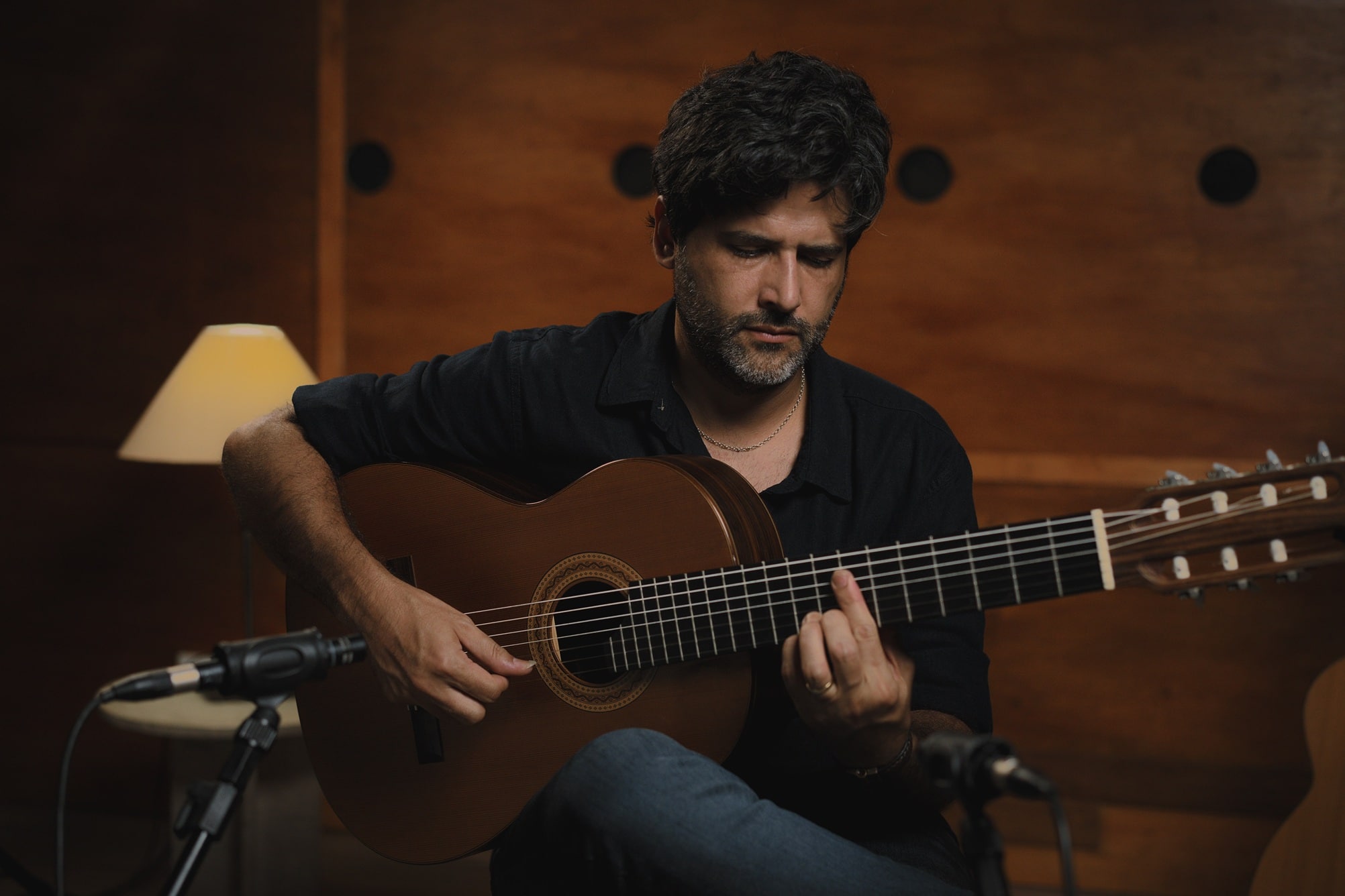 revistaprosaversoearte.com - M&uacute;sica instrumental: viol&atilde;o de 7 cordas &eacute; o foco do novo projeto de Guilherme Lamas
