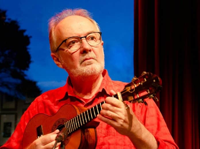 Henrique Cazes celebra trajetória em ’50 anos de cavaquinho’ com show na Acaso Cultural
