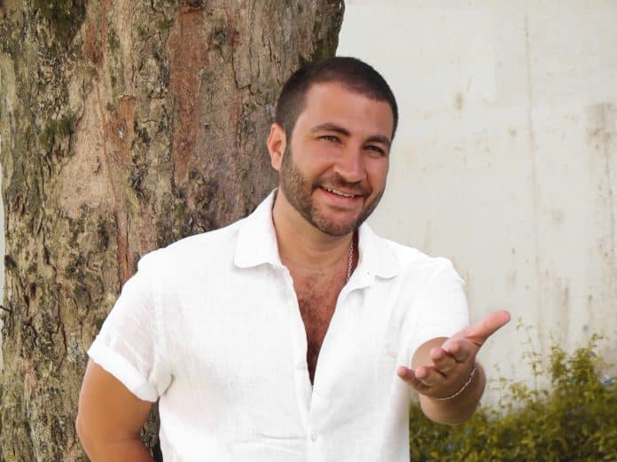 Leo Russo lança single e clipe ‘Obrigado, Beth Carvalho’