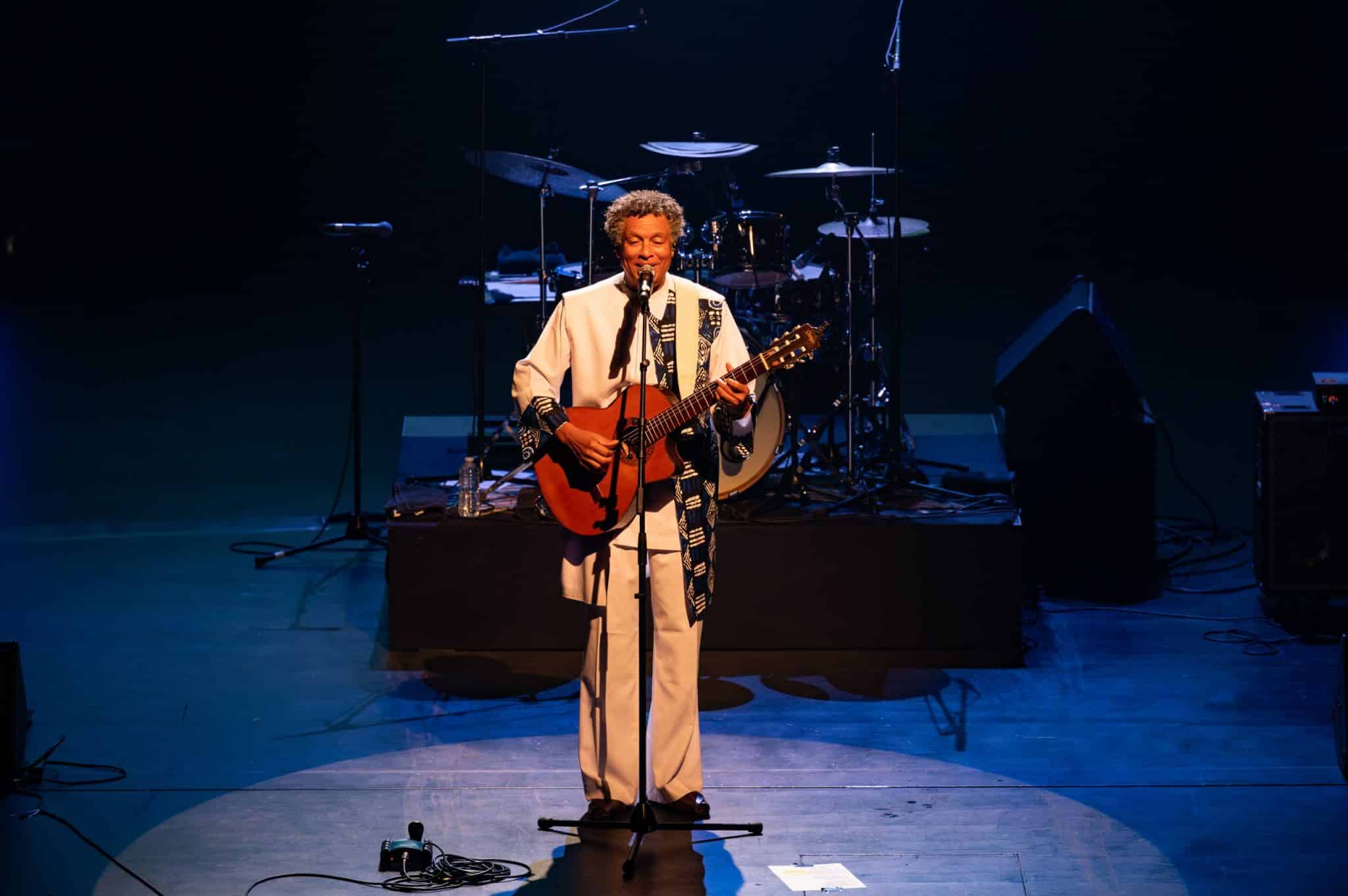 Cantor e escritor cabo-verdiano Mário Lúcio apresenta concerto 'M’Afrika' na Gamboa revistaprosaversoearte.com - Cantor e escritor cabo-verdiano Mário Lúcio apresenta concerto 'M’Afrika' na Gamboa