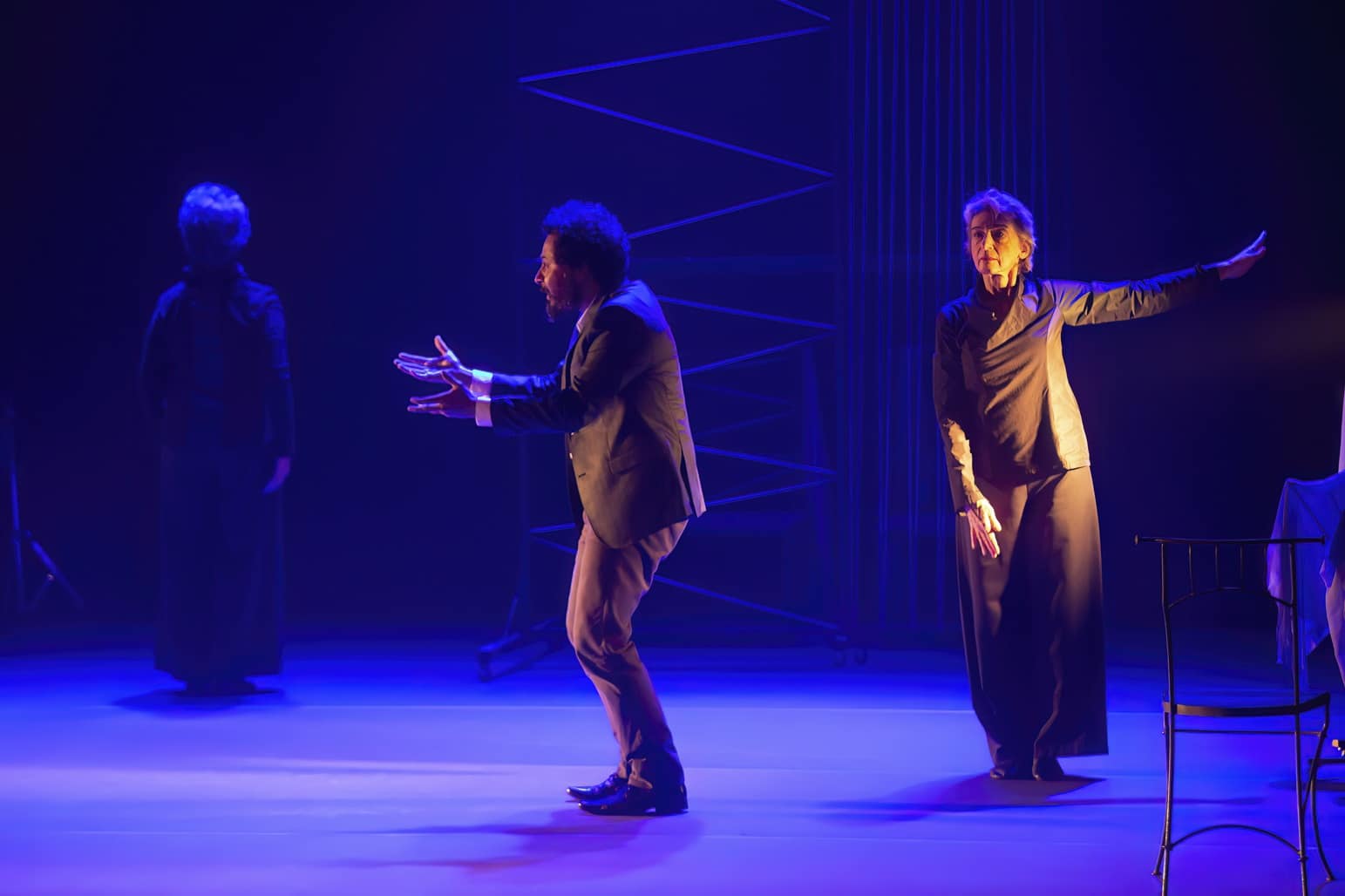 revistaprosaversoearte.com - Nova temporada | 'Na Anatomia Oca dos P&aacute;ssaros' revisita Santos Dumont em ensaio l&iacute;rico no Teatro Man&aacute;s