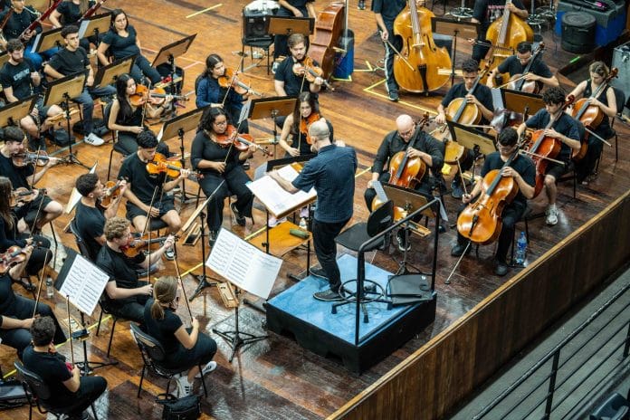 Orquestra Jovem Tom Jobim lança álbum ‘Sinfonia em Quadrinhos’, Obra inédita de Hermeto Pascoal