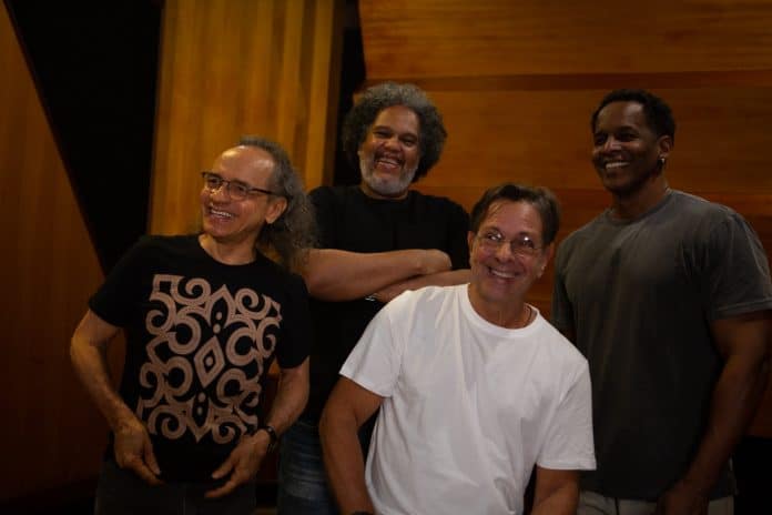Show de lançamento ‘Todas as Esquinas do Mundo’ na Acaso Cultural