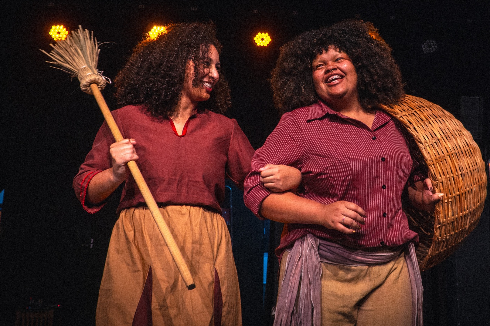 Espetáculo musical 'Brasil em Revista' revisita a história brasileira pelo olhar da resistência popular revistaprosaversoearte.com - Espetáculo musical 'Brasil em Revista' revisita a história brasileira pelo olhar da resistência popular