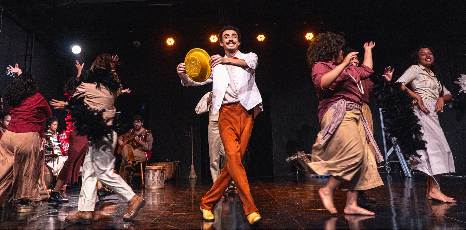 Espetáculo musical 'Brasil em Revista' revisita a história brasileira pelo olhar da resistência popular revistaprosaversoearte.com - Espetáculo musical 'Brasil em Revista' revisita a história brasileira pelo olhar da resistência popular
