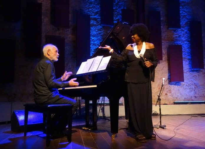 Um Amizade que atravessa décadas: Áurea Martins e Cristovão Bastos no palco do Teatro Rival Petrobras