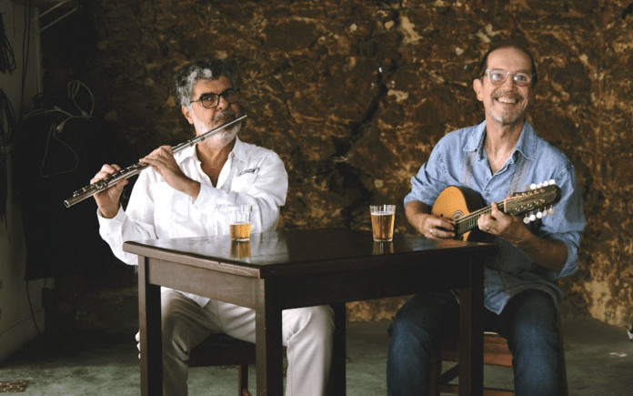 Rodrigo Lessa e Edu Neves lançam álbum instrumental ‘Tempo de Samba’