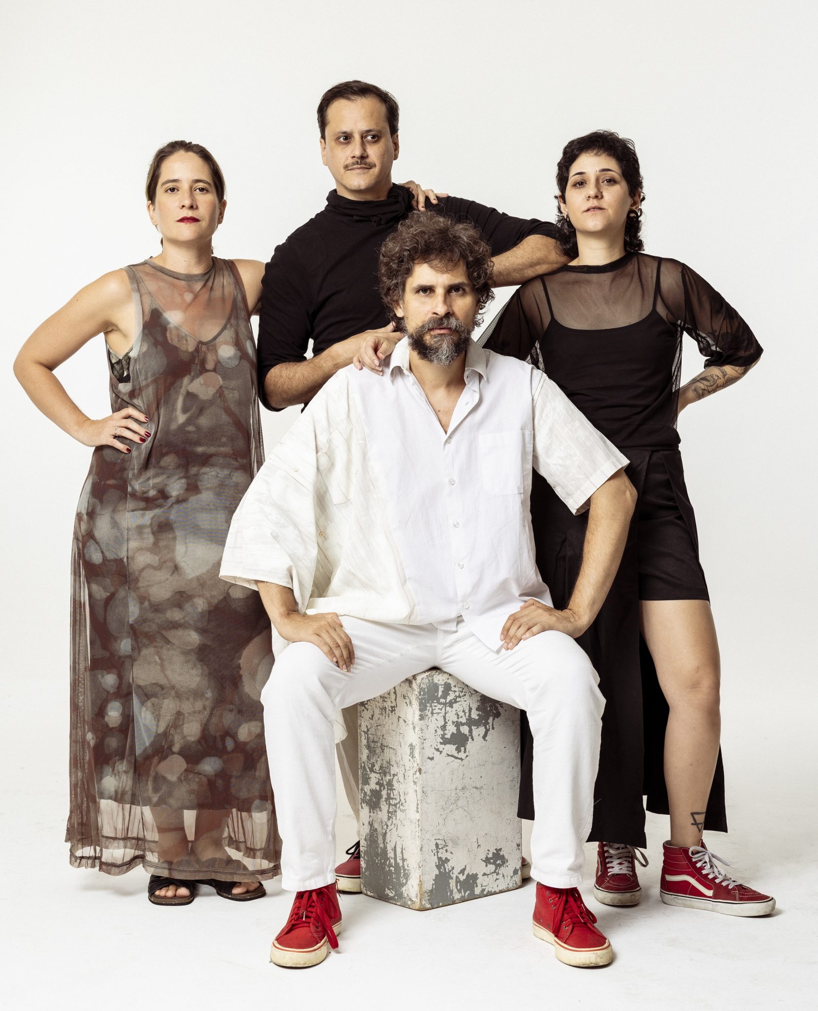 Escafandristas lançam álbum 'Escafandristas cantam Buarque' revistaprosaversoearte.com - Escafandristas lançam álbum 'Escafandristas cantam Buarque'