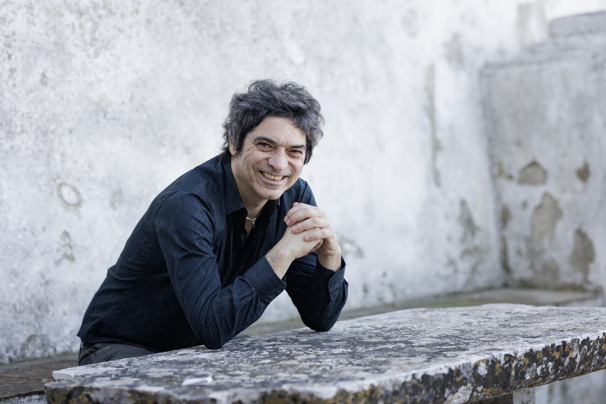 Fred Martins retorna à Acaso Cultural com show intimista que conecta Brasil, África e Península Ibérica revistaprosaversoearte.com - Fred Martins retorna à Acaso Cultural com show intimista que conecta Brasil, África e Península Ibérica
