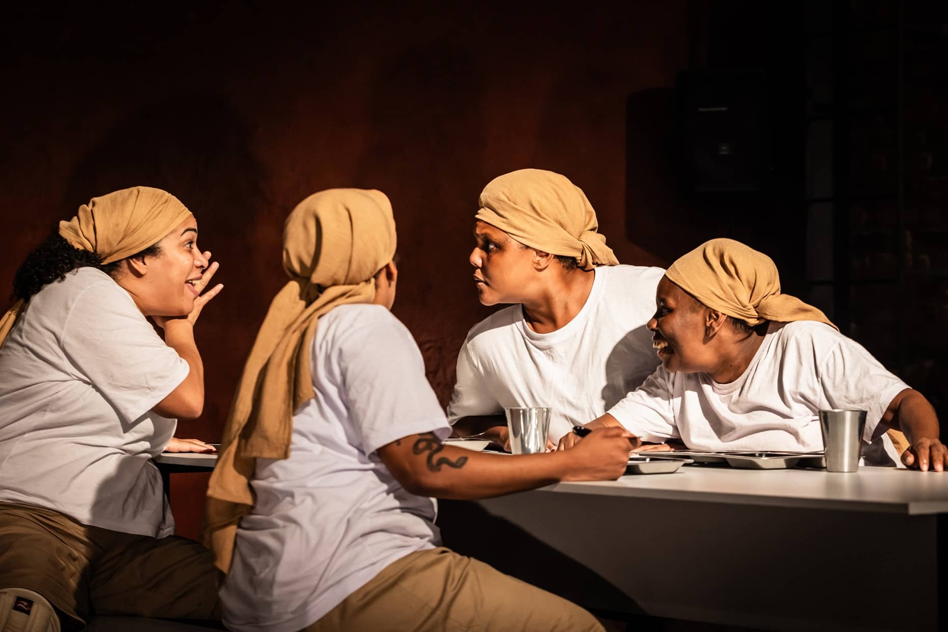 Sesc Copacabana: Amok Teatro retorna ao teatro documentário com 'Incondicionais' revistaprosaversoearte.com - Sesc Copacabana: Amok Teatro retorna ao teatro documentário com 'Incondicionais'