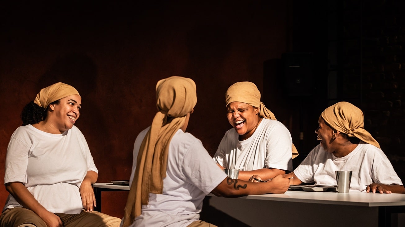 Sesc Copacabana: Amok Teatro retorna ao teatro documentário com 'Incondicionais' revistaprosaversoearte.com - Sesc Copacabana: Amok Teatro retorna ao teatro documentário com 'Incondicionais'