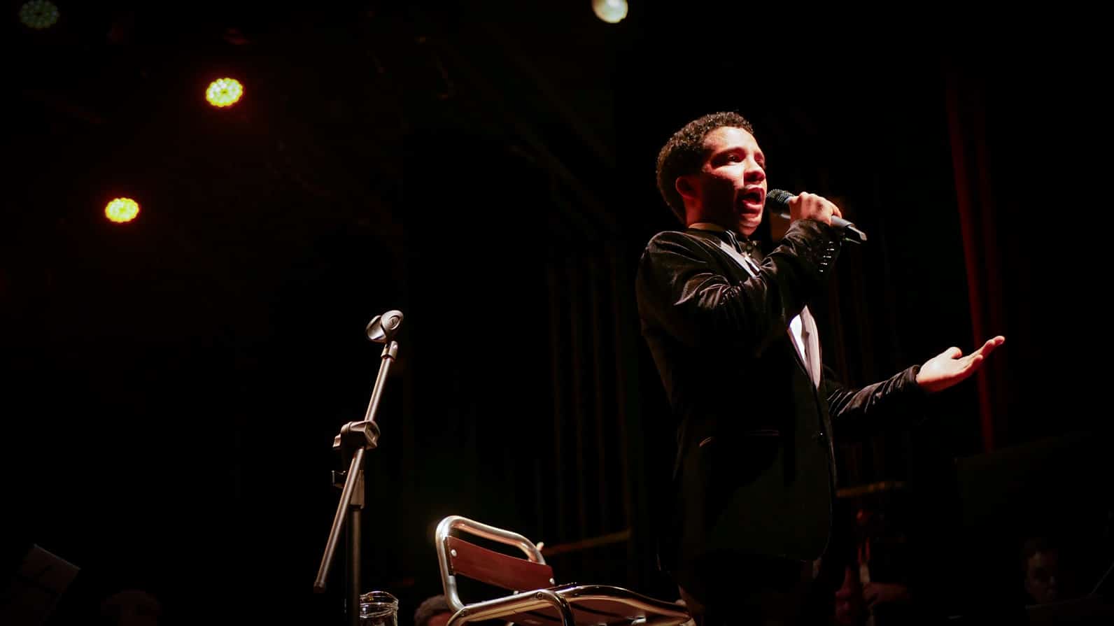 Tenor Jean William celebra o Dia dos Namorados com espetáculo “Passione” em SP revistaprosaversoearte.com - Tenor Jean William celebra o Dia dos Namorados com espetáculo “Passione” em SP