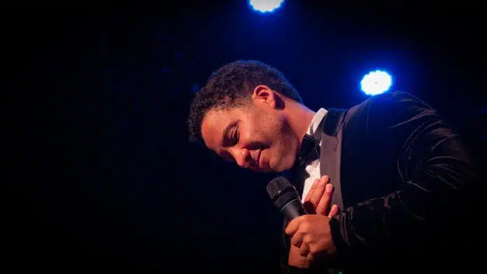 Tenor Jean William celebra o Dia dos Namorados com espetáculo “Passione” em SP