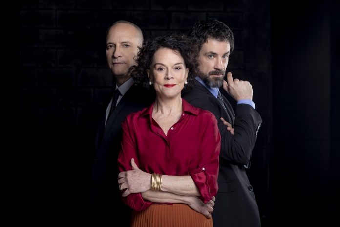 Com direção de Clara Carvalho, Édipo, tragédia grega, vira thriller político no auditório do MASP