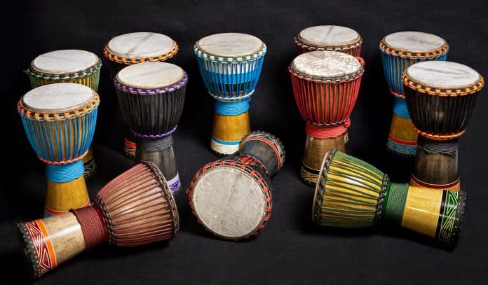 Conexão Percussiva: Instituto Tambor promove encontro histórico entre os mestres Gabi Guedes e Carlos Caçapava em São Paulo