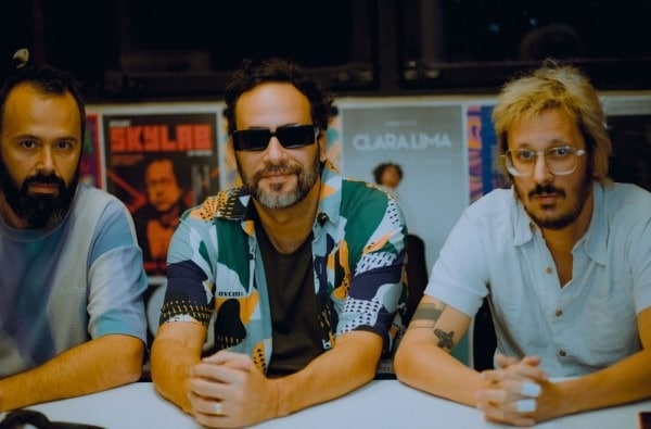 revistaprosaversoearte.com - Daniel Furlan emenda a Copa com &uacute;ltima etapa da turn&ecirc; do 1&ordm; disco do Tropical Nada