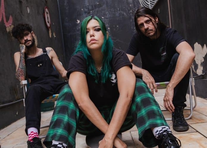 Drenna se apresentará no Sesc São João de Meriti (RJ) com o Show Cisne Negro