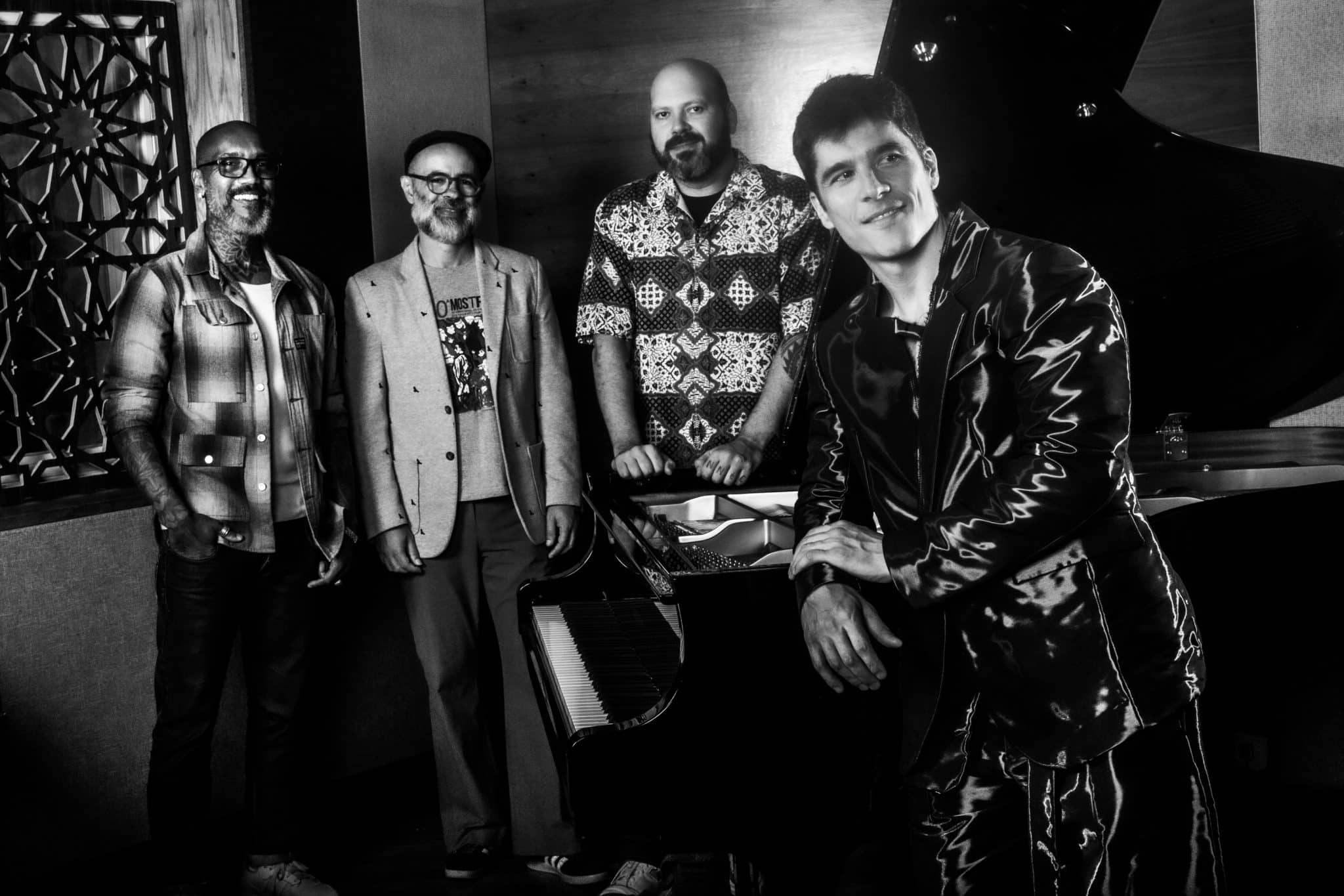 Álbum reúne Rodrigo Vellozo, Rodrigo Campos, Thiago França e Fumaça em releituras contemporâneas da obra de Benito Di Paula revistaprosaversoearte.com - Álbum reúne Rodrigo Vellozo, Rodrigo Campos, Thiago França e Fumaça em releituras contemporâneas da obra de Benito Di Paula