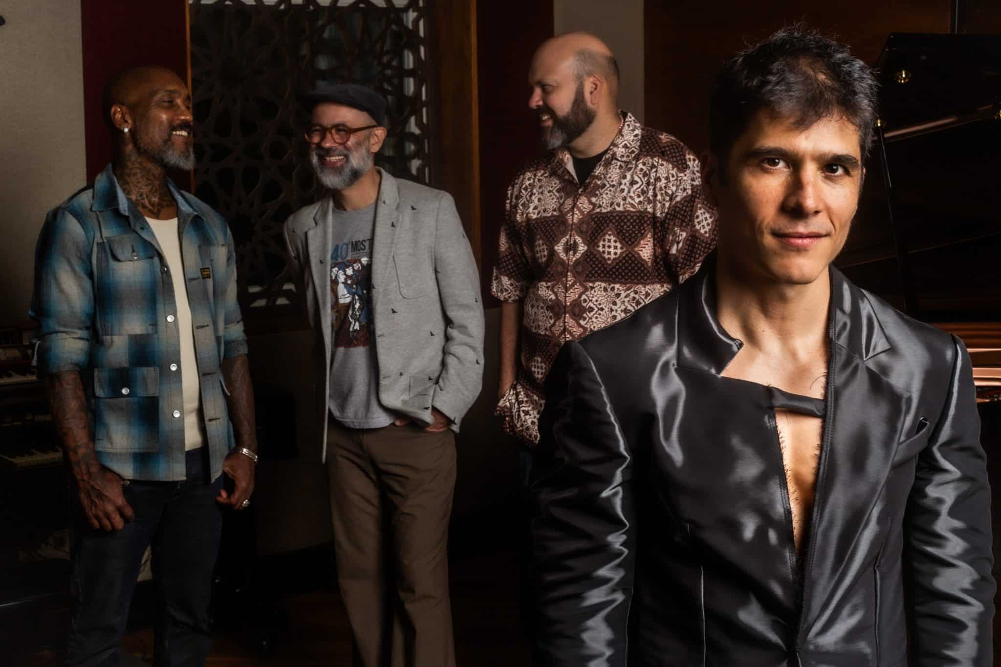 Álbum reúne Rodrigo Vellozo, Rodrigo Campos, Thiago França e Fumaça em releituras contemporâneas da obra de Benito Di Paula revistaprosaversoearte.com - Álbum reúne Rodrigo Vellozo, Rodrigo Campos, Thiago França e Fumaça em releituras contemporâneas da obra de Benito Di Paula