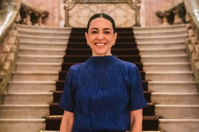 Roberta Sá em encontro inédito com a nova Orquestra no Theatro Municipal