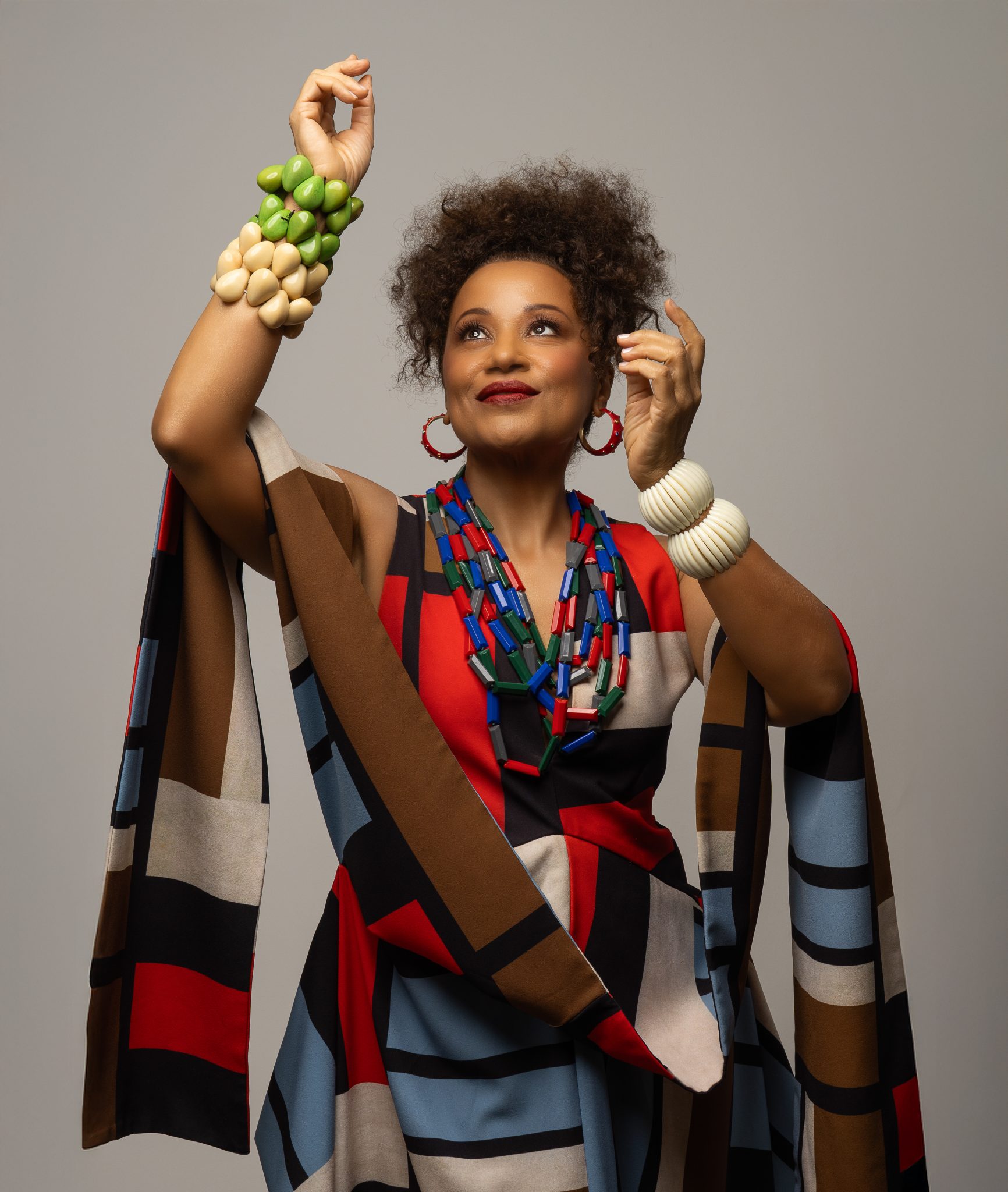 revistaprosaversoearte.com - 2 X Virg&iacute;nia Rosa: cantora e atriz apresenta dois shows diferentes: &ldquo;A Voz do Cora&ccedil;&atilde;o&rdquo; e &ldquo;Vou na Vida&rdquo; no Teatro BDO Jaragu&aacute;