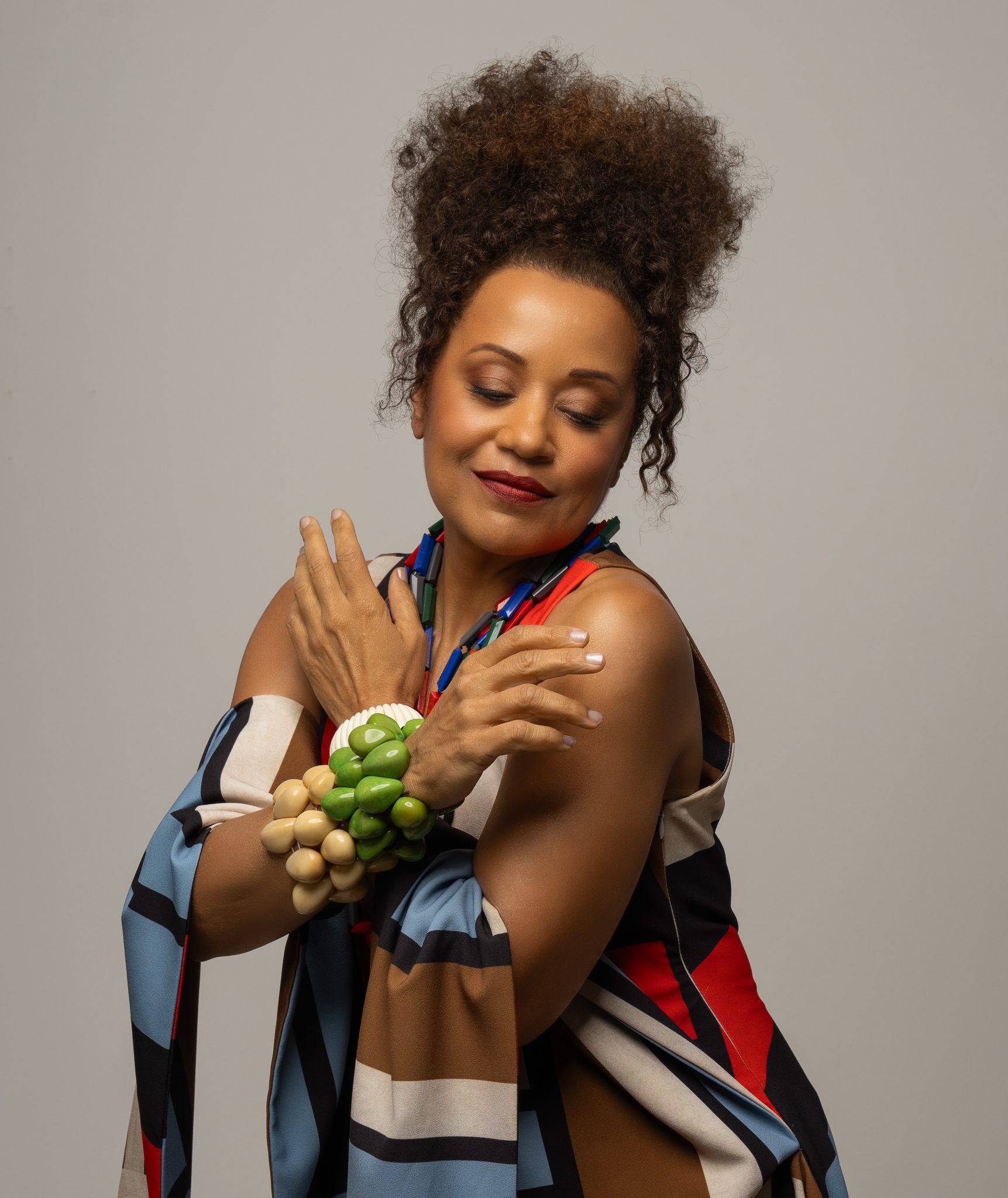 revistaprosaversoearte.com - 2 X Virg&iacute;nia Rosa: cantora e atriz apresenta dois shows diferentes: &ldquo;A Voz do Cora&ccedil;&atilde;o&rdquo; e &ldquo;Vou na Vida&rdquo; no Teatro BDO Jaragu&aacute;