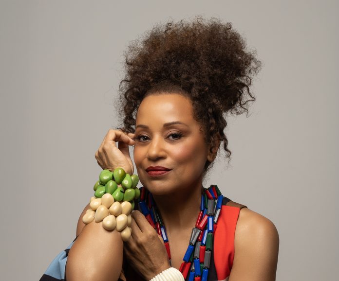 2 X Virgínia Rosa: cantora e atriz apresenta dois shows diferentes: “A Voz do Coração” e “Vou na Vida” no Teatro BDO Jaraguá