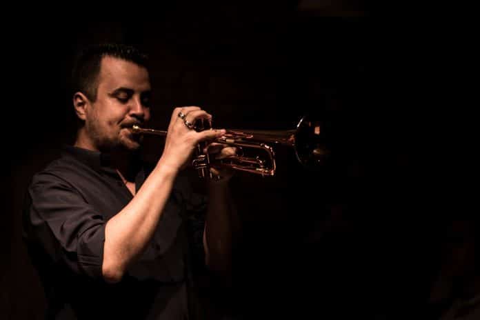 Daniel D’Alcântara celebra 35 anos de carreira com estreia de seu trabalho autoral no Instrumental Sesc Brasil