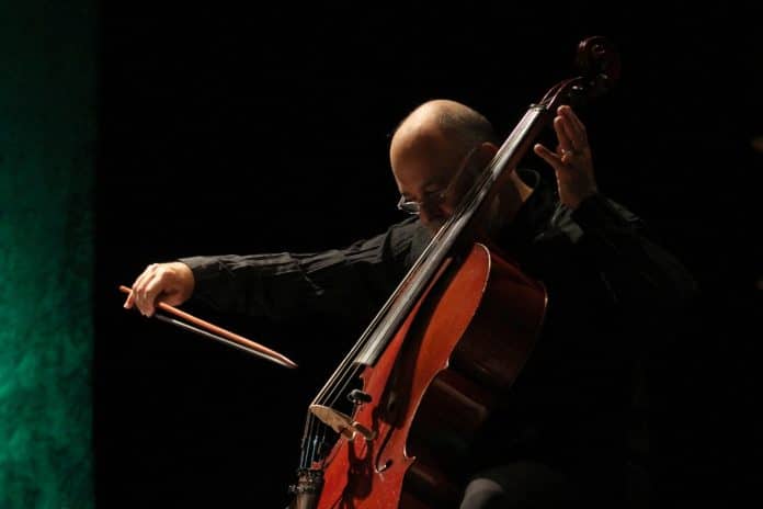 Jaques Morelenbaum apresenta espetáculo ‘De Jobim a Sakamoto’