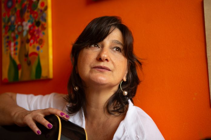 Tina Werneck lança álbum ‘Cheguei Tinindo’