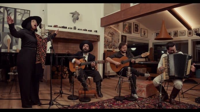 Yamandu Costa & Hermanos Guedes lançam álbum ‘El Arranque’
