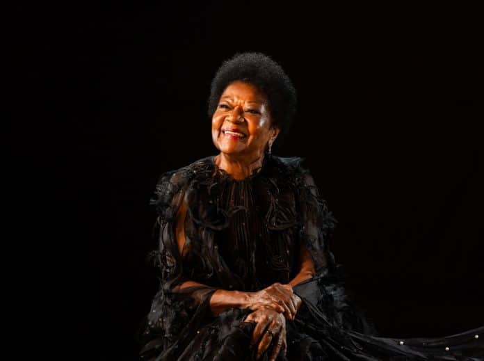 Alaíde Costa homenageia Dalva de Oliveira em show no Instituto Çarê