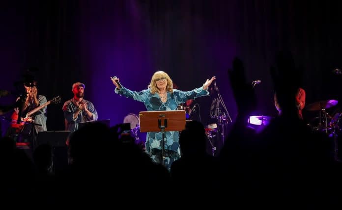 Claudya celebra 60 anos de carreira com álbum ao vivo e encontros especiais com Alaíde Costa, Patrícia Marx e Ayrton Montarroyos