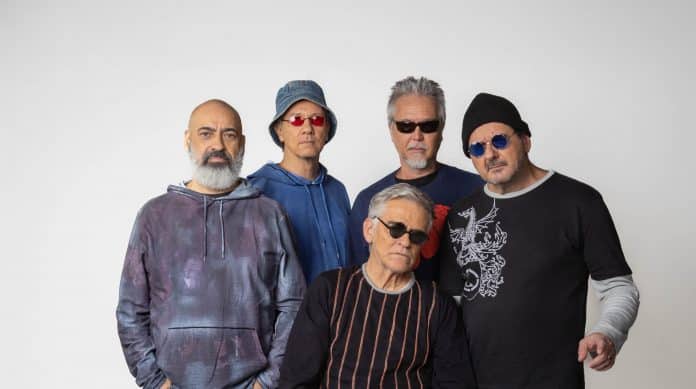 Inimigos do Rei retornam aos palcos e se apresentam no Teatro Rival Petrobras