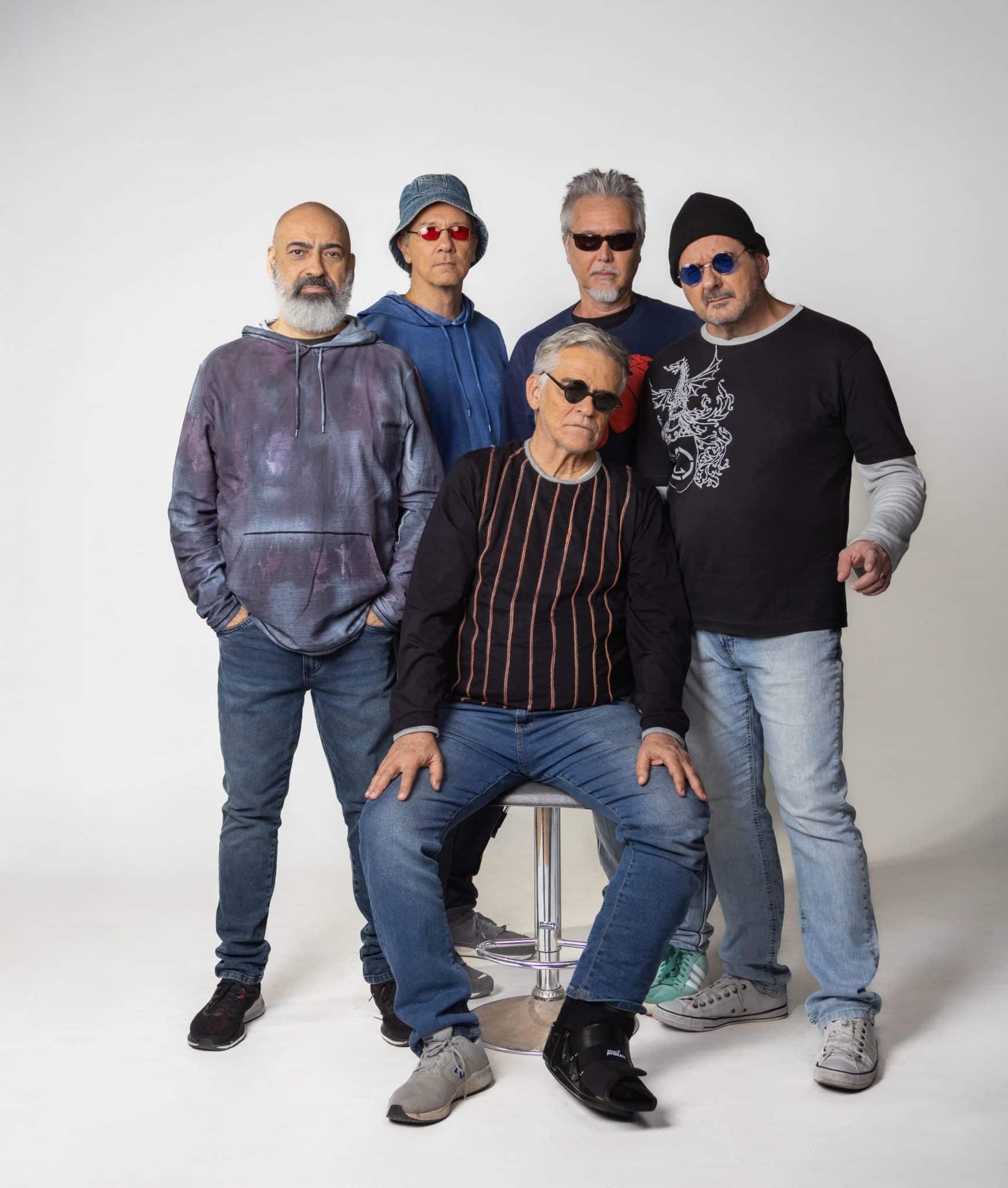 revistaprosaversoearte.com - Inimigos do Rei retornam aos palcos e se apresentam no Teatro Rival Petrobras