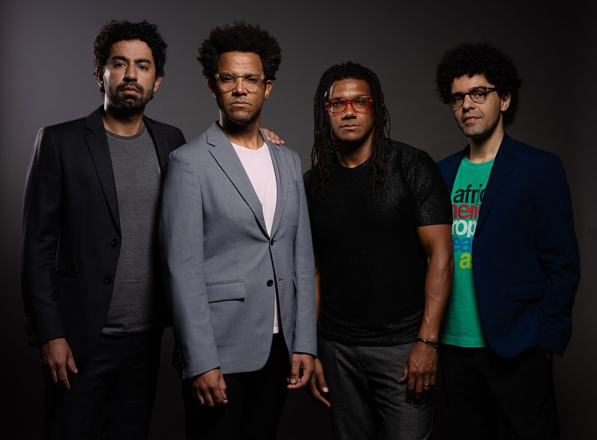 revistaprosaversoearte.com - Irm&atilde;os & Brothers leva ao Instrumental Sesc Brasil m&uacute;sica, ancestralidade e a for&ccedil;a de uma fam&iacute;lia negra constru&iacute;da pelo som