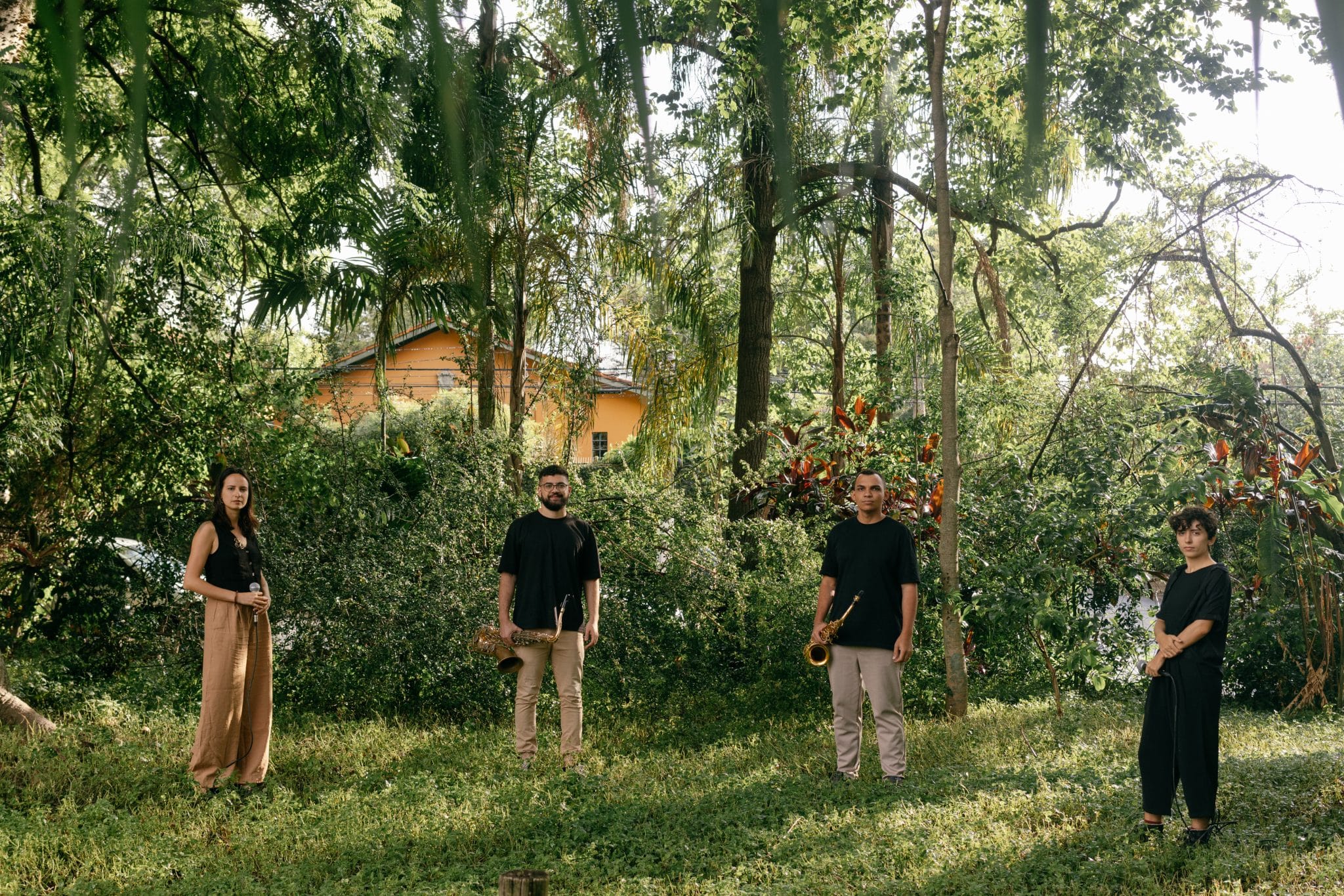 revistaprosaversoearte.com - Quarteto M&iacute;mica lan&ccedil;a &aacute;lbum de estreia 'M&iacute;mica: M&uacute;sica Para Quatro Instrumentos'