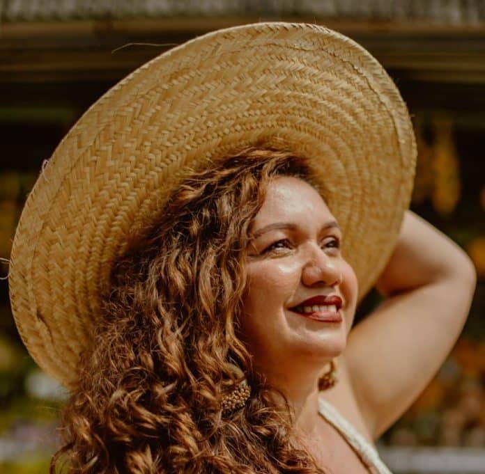 Cristina Caetano apresenta álbum ‘Batuques’