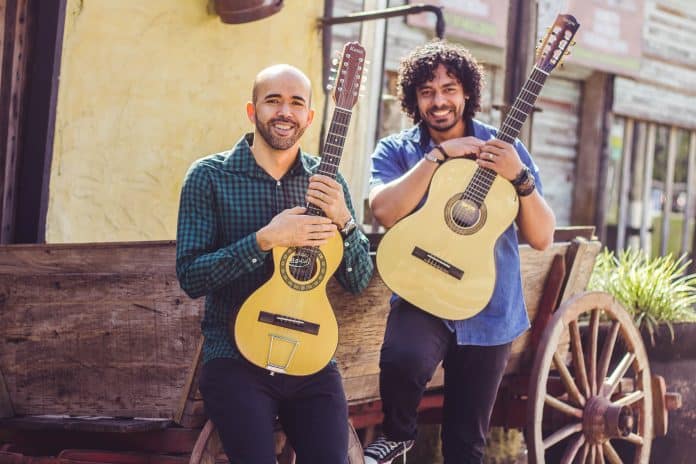 Dupla Élcio Dias & Amorim celebra os 90 anos de Rolando Bondrin em novo álbum trazendo convidados especiais em um encontro de gerações