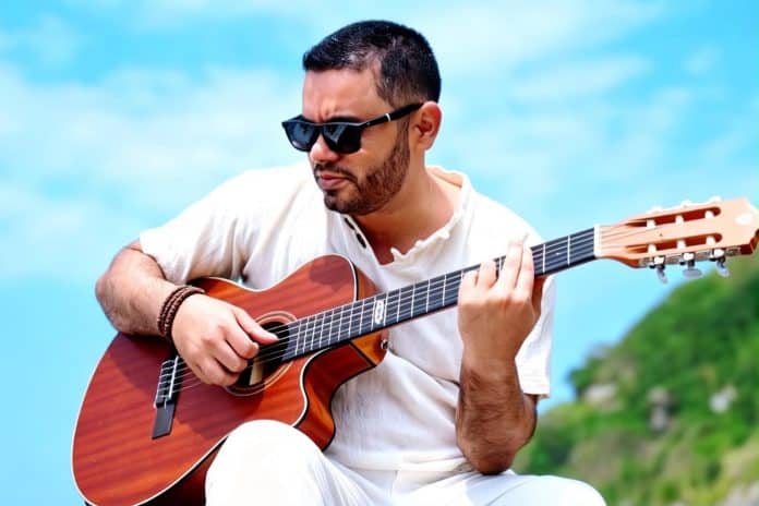 Teatro Rival Petrobras | Alma em Canção – Felipe Reis canta a obra de Paulo César Feital