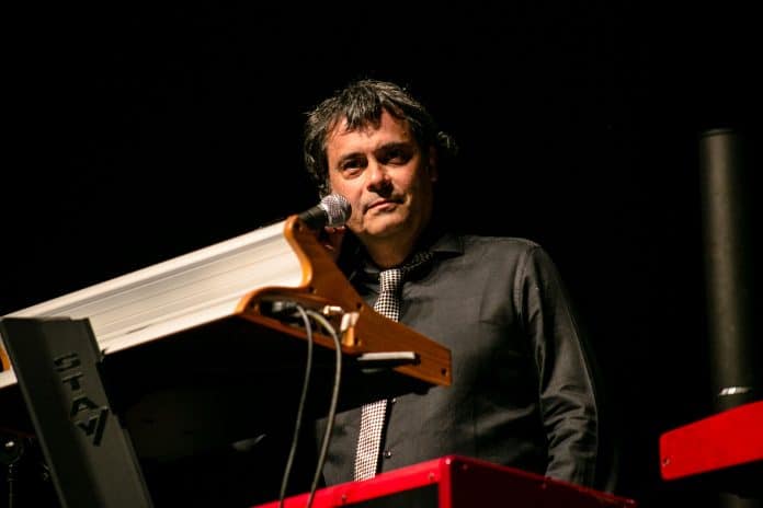 Mu Carvalho lança autobiografia na livraria Argumento, no Rio de Janeiro